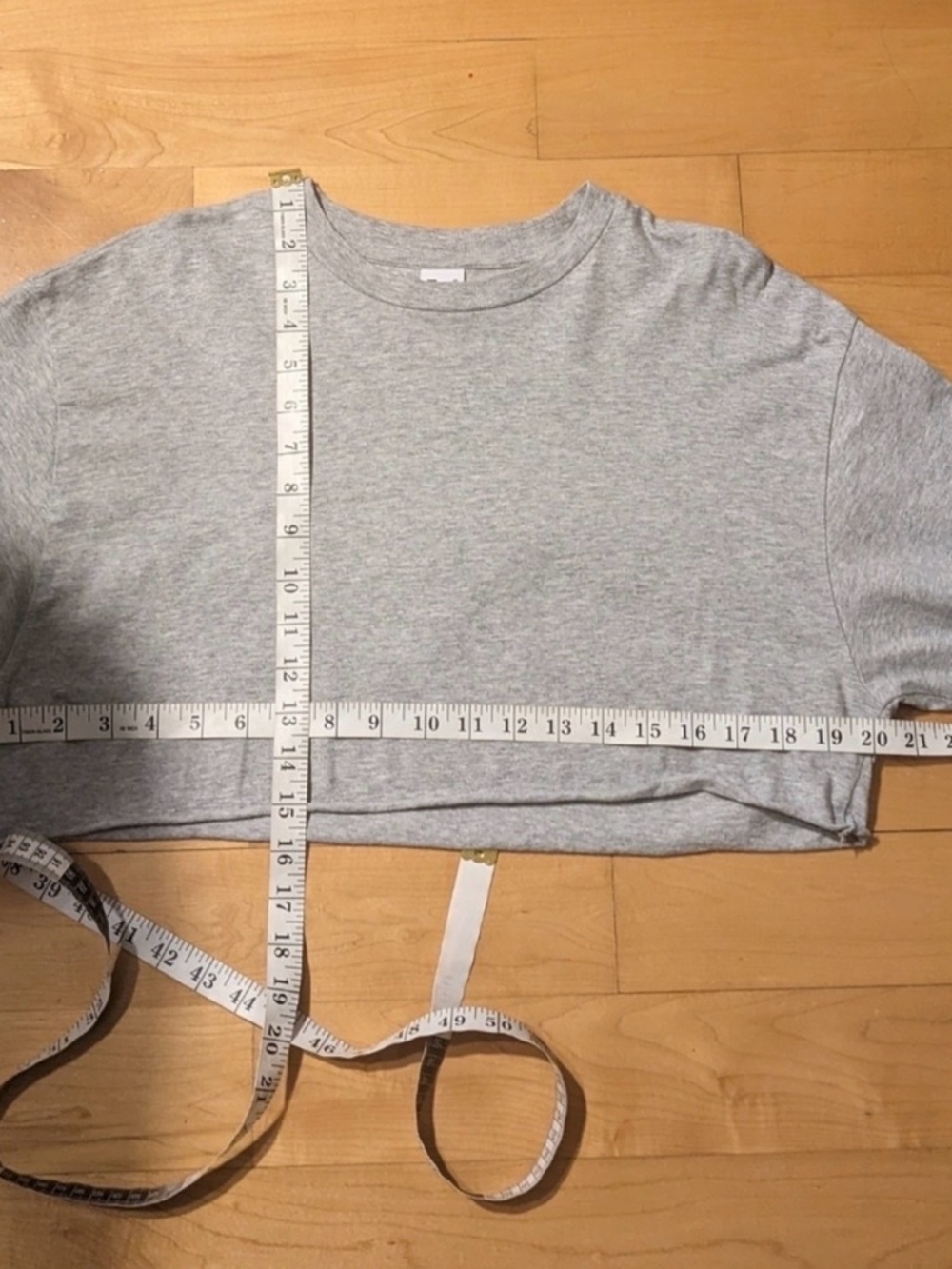 TNA / Aritzia - Athletic Gray Cropped Long-Sleeve Tee. Size: M - Picture 7 of 7